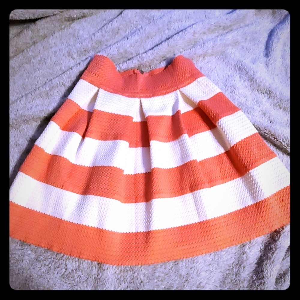 Coral and white mini skirt